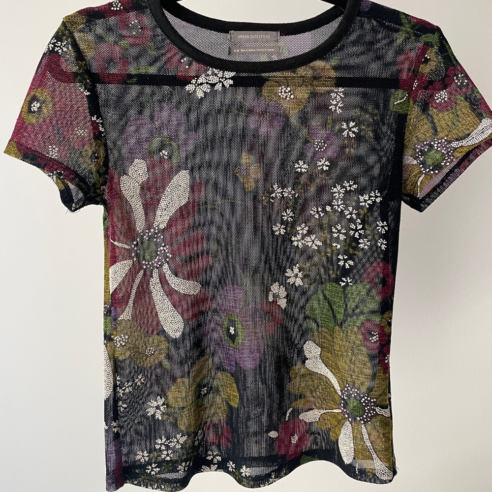 FITTED MESH TOP WITH FLORAL PRINT